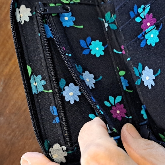 Vera Bradley Quilted Wrestlet Wallet with ID, in blue floral 5x3" - Picture 9 of 11